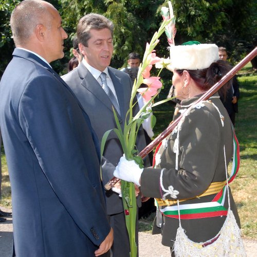 Президентът и столичният градоначалник пред паметник на Левски