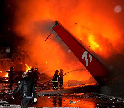Самолет избухна в Сау Паулу - жертвите са стотици