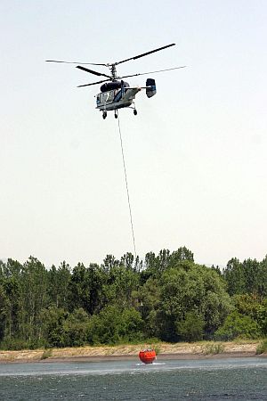 Хеликоптер К 32 гаси пожар в Старозагорско