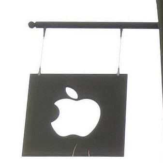 Apple се договори с EMI за музика в ”облака”
