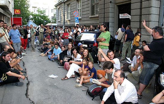 Протест на еколози за Иракли пред МОСВ