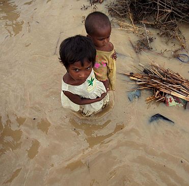 25 млн. души пострадали от наводненията в Южна Азия
