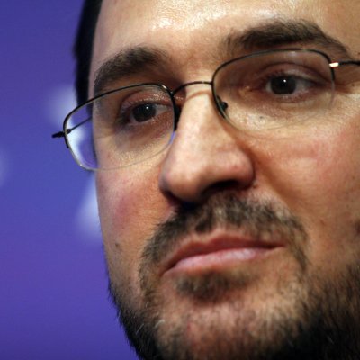 Кметът награждава ученик, направил откритие в математиката