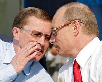 Владимир Путин и Сергей Иванов по време на авиошоуто МАКС 2007 край Москва