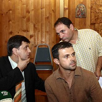 Юруков (ляво), шефът на софийската организация Борислав Бориславов (на заден план) и Иво Цанев (на преден план)