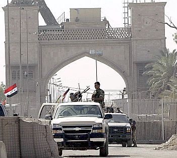 Британците напускат Ирак, Буш проверява на място
