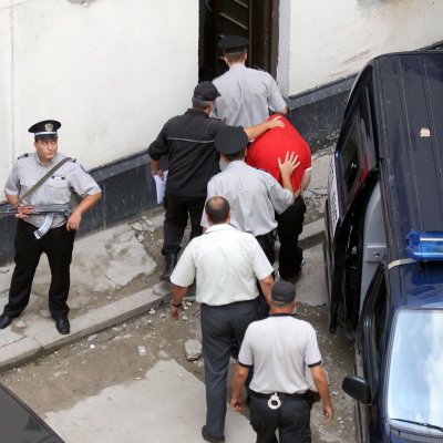 Роберт Матанич конвоиран от полицаите на делото в Софийски градски съд