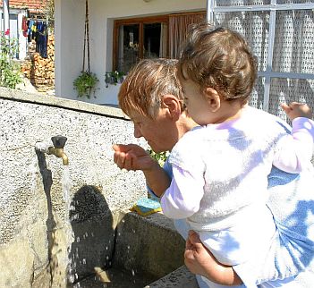 Атентат в Твърдица: Изляха дизел в питейната вода