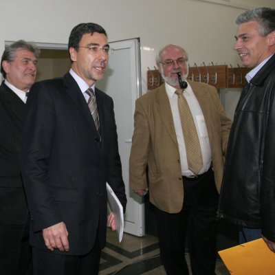 Учителските синдикати викат президента на помощ