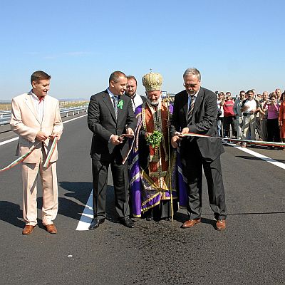 Лентата на участъка беше срязана от премиера Сергей Станишев в петък по обяд