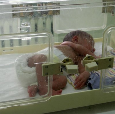 Бебе в кувьоз в МБАЛ  Пловдив