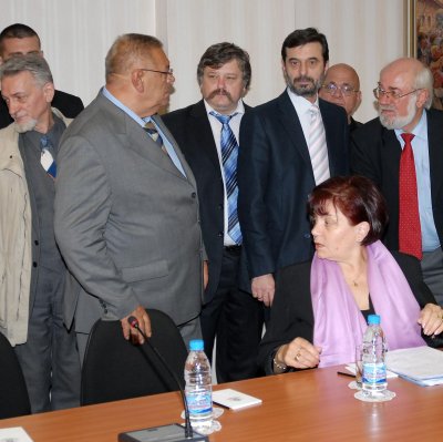 ”Ужасна работа”, каза след срещата при президента Първанов синдикалният лидер на КНСБ Желязко Христов (на преден план)