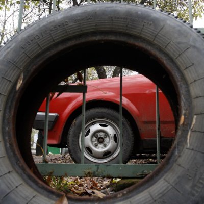 В България масово се кара с неподходящи гуми, често регенерат, което крие много опасности на пътя