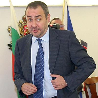 Велчев плаши с данъчни ревизии търгашите на гласове