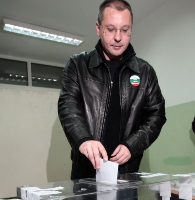 Сергей Станишев гласува в Музикалното училище в София