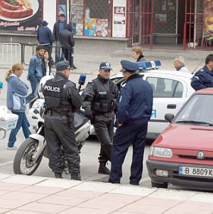 Бухалки и заплахи затъмниха вота