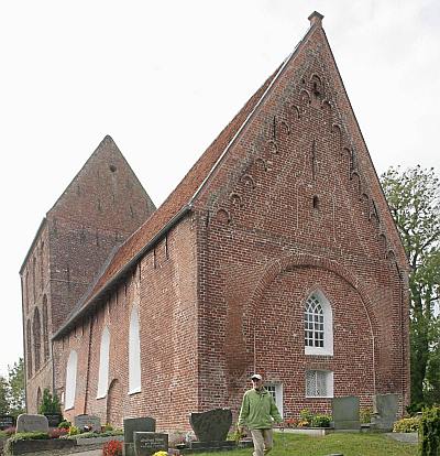 От 1982 г. се правят опити да се спре накланянето на камбанарията на германската църква