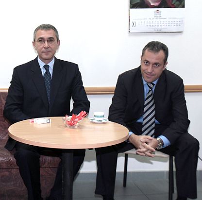 Лазар Груев (вляво) и Бойко Найденов изчакват избора на ВСС
