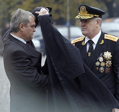 При Петков горят един след друг