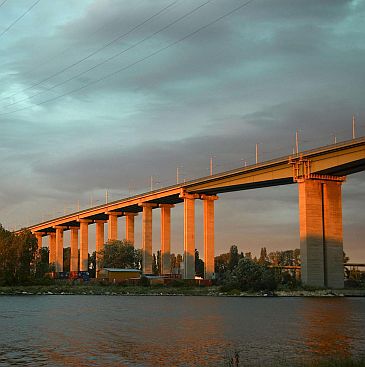 Преди месеци имаше молебен, за да спрат самоубийствата от Аспаруховия мост