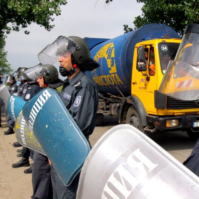 Лятото на 2006 г.: Блокадите на суходолци към пътя за сметището през лятото на 2006 г. вдигна жандармерията
