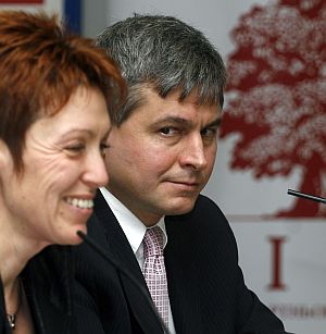 Управителят на компания „Хилд“-България Диляна Георгиева и представителят на фирмата за Централна и Източна Европа Габор Кезби