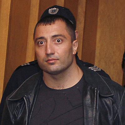 Обвиняват Митьо Очите и майка му в пране на пари