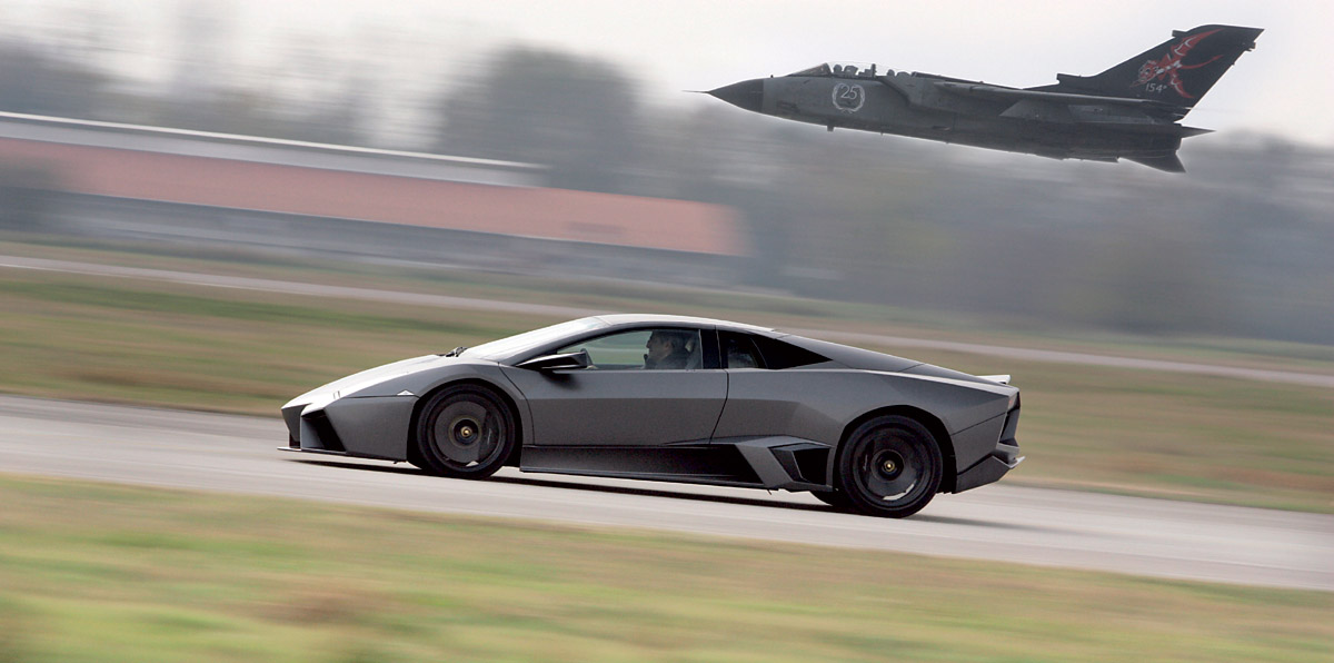 Lamborghini Reventon срещу изтребител Panavia