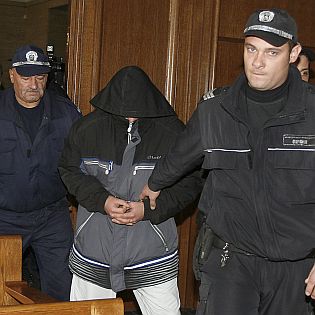 Оставиха в ареста ”амфетаминовия” полицай