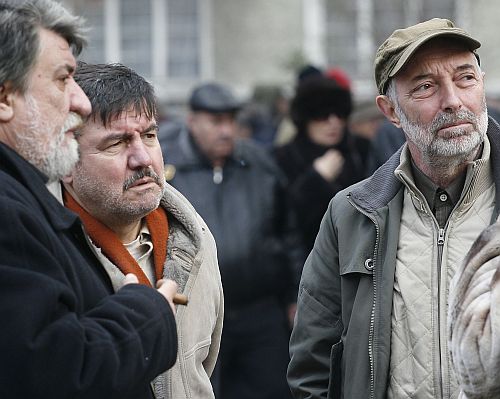 Защо, Доньо?! Защо ни извъртя този номер...?!