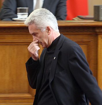 Полицай пребил репортер на СКАТ, твърди ”Атака”