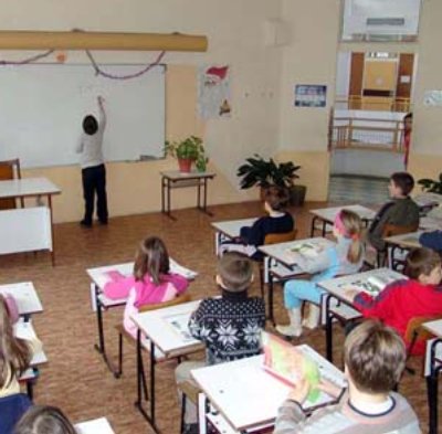 Половината училища може да затворят от безпаричие