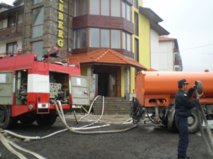 4 пожарни гасиха хотел Айсберг в Банско