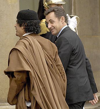 Никола Саркози посрещна Муамар Кадафи в Елисейския дворец