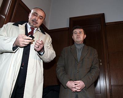 Вретенаров (дясно) и адвокатът му Димитър Вълчев