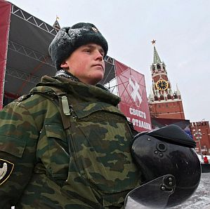 ”Когато две тълпи се карат, опозицията е тази с по-малко хора”, обяснява сайтът