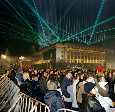 Музика и хора на площадите навръх Нова година