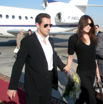 Саркози пристигна с Карла Бруни на коледна ваканция в Луксор