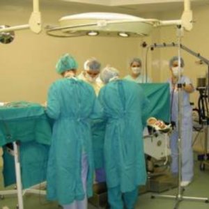 За щастие, по време на екшъна пациентката и нейното бебе не са пострадали