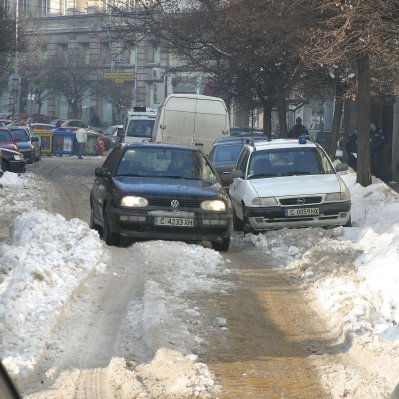Улица  Съборна  зад БНБ също не е почиствана