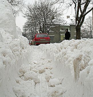 12 общини все още бедстват заради снега