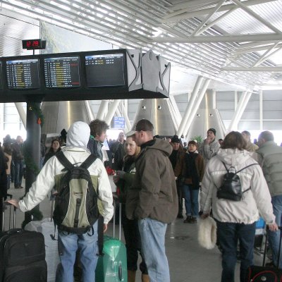 Арестуваха гръцки топ модел на летище София
