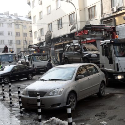 Спират колите, закриват спирки в София