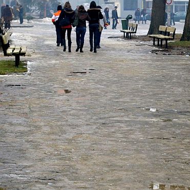 Поледица затвори варненските училища