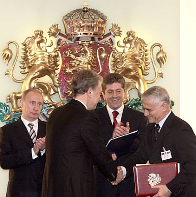 Бившите енергийни министри Виктор Христенко и Петър Димитров подписват за ”Южен поток” в София в края на януари 2008 г.