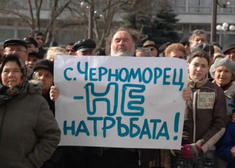 Бургазлии бранят залива от тръбата