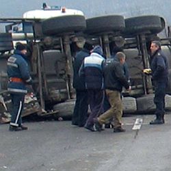 Цистерна с 15 т дизел се обърна край Бачково