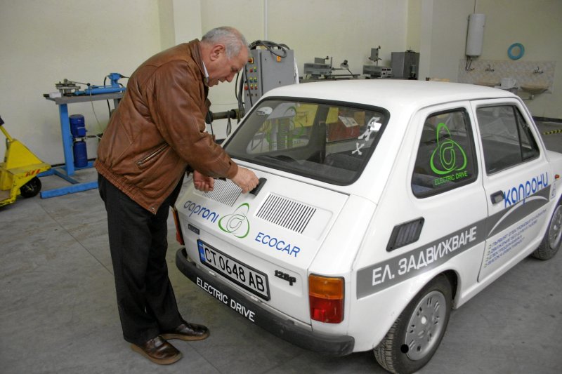 В Казанлък направиха първия у нас автомобил на ток.
