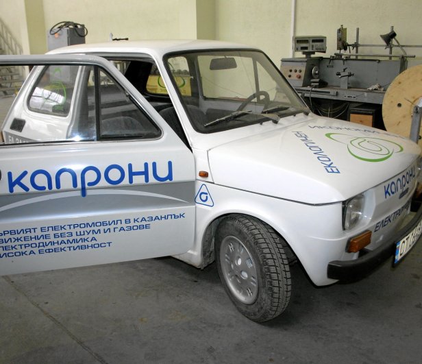 В Казанлък направиха първия у нас автомобил на ток.