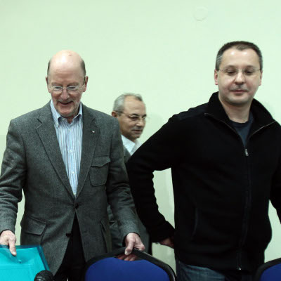 Червена точка за безмитните магазини